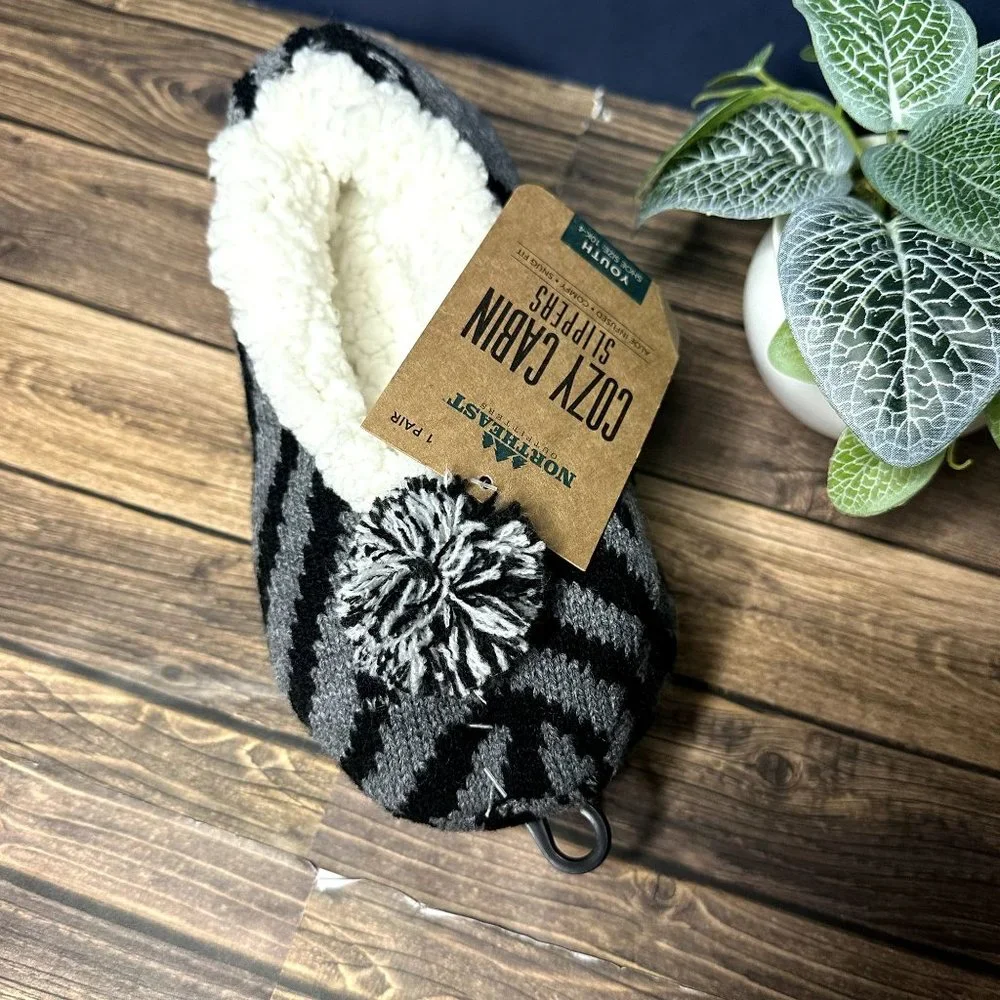 NWT Northeast Outfitters Youth Cozy Cabin Zebra Slippers Size Small (Black)